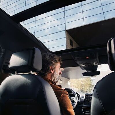 new-seat-tarraco-suv-7-interior-design-panoramic-sunroof-min